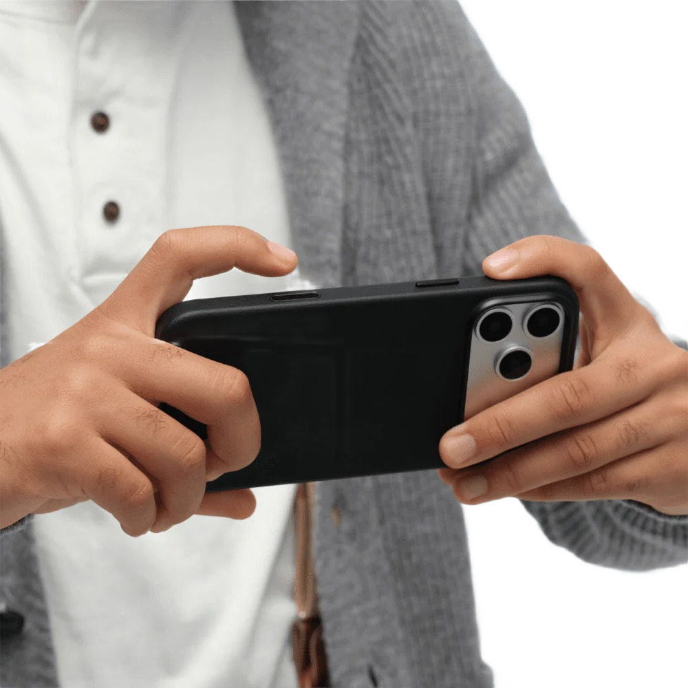 MOFT Snap case for iPhone 17 Pro Max paired with a MOFT Snap wallet accessory
