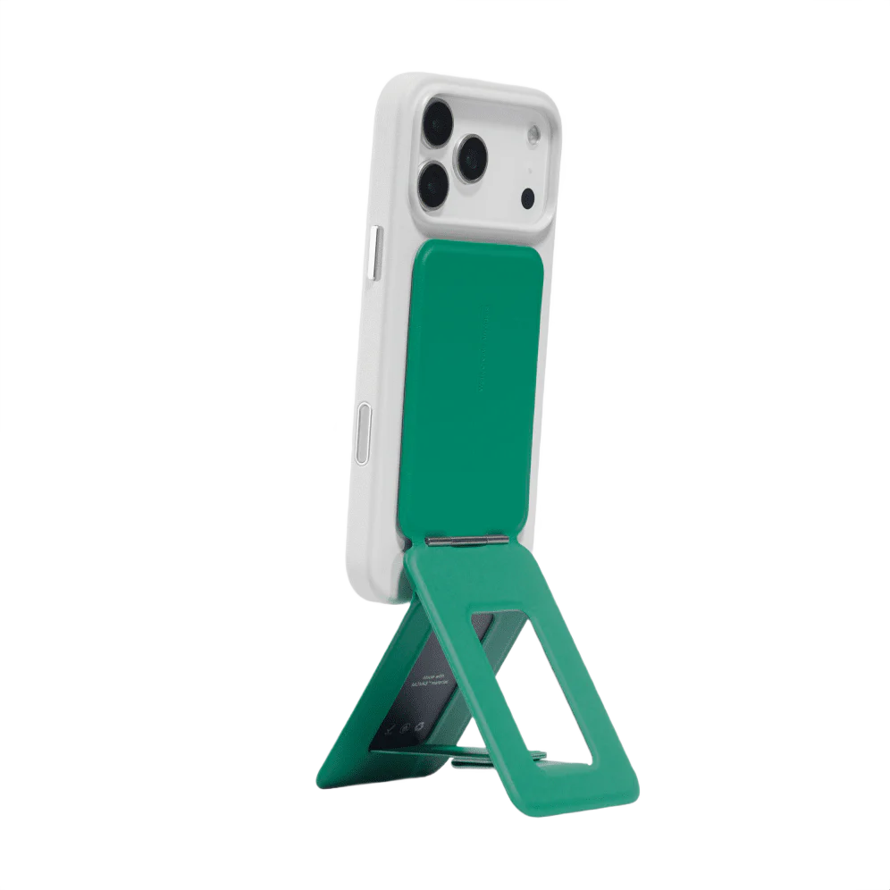 Slim 38g profile of the MOFT Snap tripod stand and wallet