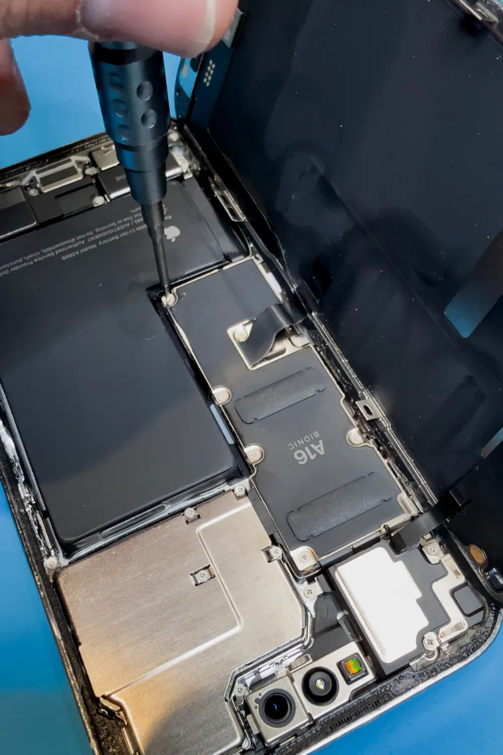 OZ Tech Deals technician performing an on-site iPhone repair in Melbourne's eastern suburbs